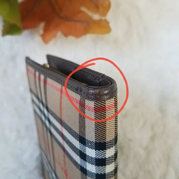 Burberrys Nova Check Plaid Small Leather Wallet - Picture 9 of 12
